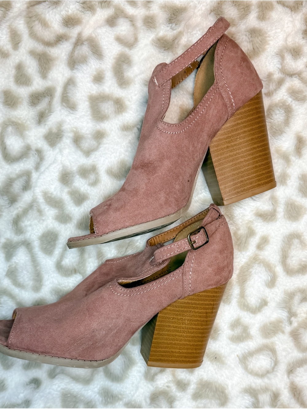 Qupid Dusty Rose Suede Block Heel Peep Toe Sandals